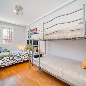 Guest house L Casa Cafe El Plantio Calle Segundo Anca 11 28023 Madrid
