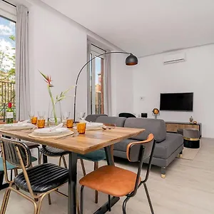With Balconies In La Latina By Batuecas Apartment
