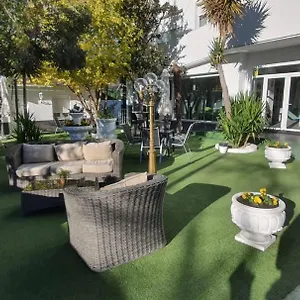 Escala 3*