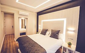 Hostal Lisboa Madrid Exterior photo