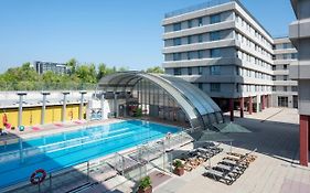 Madrid Airport Suites, Affiliated by Meliá Exterior photo