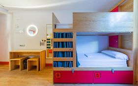 Ok Hostel Madrid Exterior photo