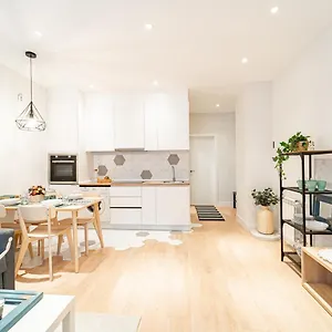 Edsam White Apartment Madrid
