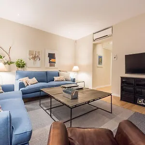 Opera I Apartment *