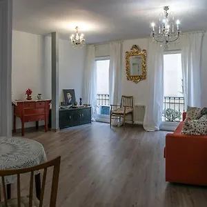 Apartment Luminous, Central, New And Chic. *