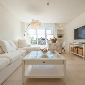Luminoso Y Elegante En Urbanizacion De Lujo En Aravaca - / Con Piscina, Gimnasio Y Parking Privado Con Portero Y Vigilancia