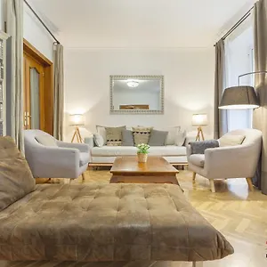 Apartment Mit House Tirso Iii En Madrid