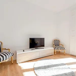 3 Bedrooms 2 Bathrooms Furnished - La Latina - Bright & Spacious - Mintystay Madrid