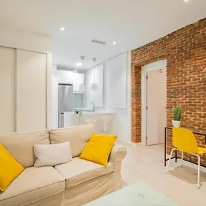 Apartment 2 Bedroom Flat In La Latina-carn