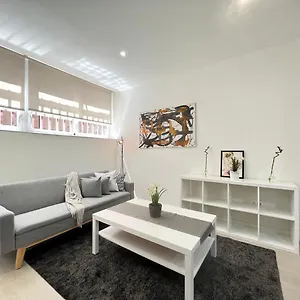 Acogedor Infanta Mercedes Apartment
