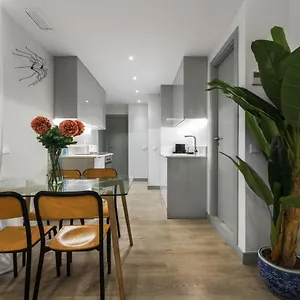 3 Bedrooms 2 Bathrooms Furnished - Salamanca - Elegant - Mintystay
