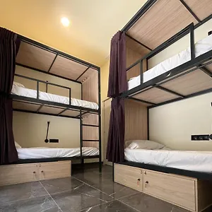 Multi Lavapies Hostel *