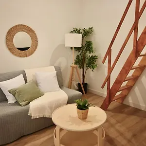 Encantador Estudio Temporal Con Cama En Mezanine Cerca De La Vibrante Avenida Albufera Mpe35 * Madrid