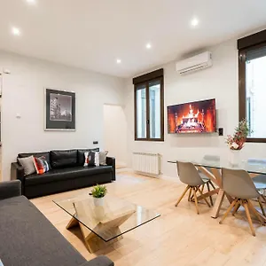 Atocha3 Superb Location - 4bedrooms 2 Baths Apartment *