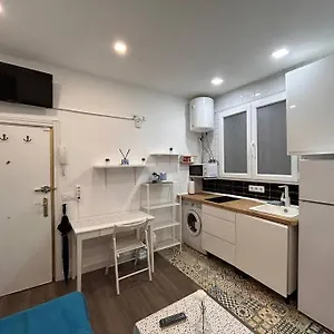 Apartment Centrally Located Flat In M80.8