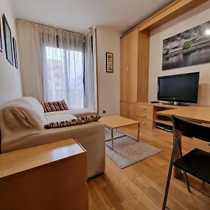 Samaniego, Piscina Y Garaje Junto Civitas Metropolitano Y Aeropuerto * Madrid