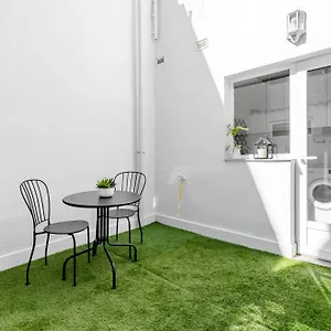 Cozy 2 Bedroom With Patio Madrid