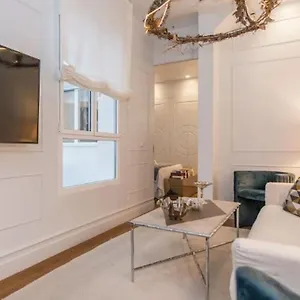 Luxury For Two In Neptuno Madrid