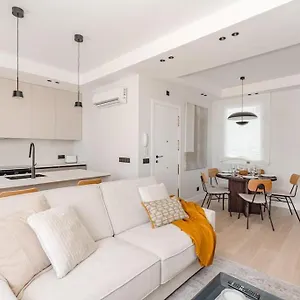Chueca Iv Calle Escorial 2br 2bh *