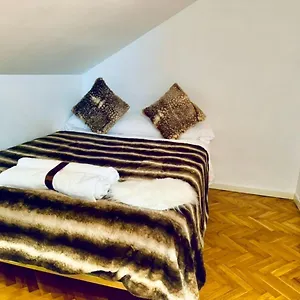 Guest house Habitacion Terraza Familiar Madrid