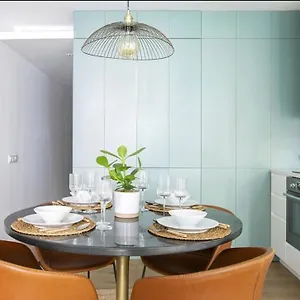 Charming In The Justicia Neighborhood Apartment