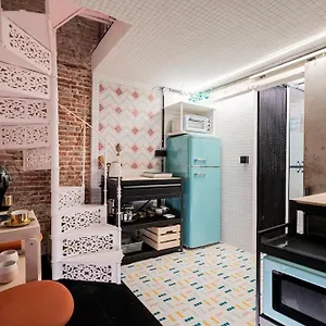 Picturesque Corner In - Guzman