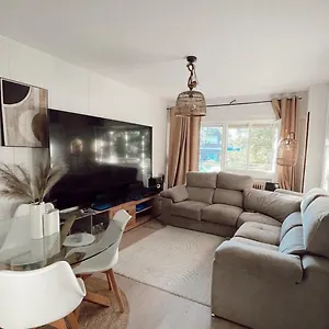 Apartment Amplia Habitacion En