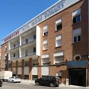 Menoir Dorsett Usera