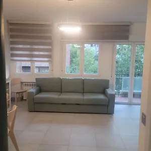 250m Chamartin, 250m Plaza Castilla, 3 Stops Bernabeu Apartment