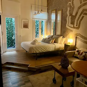 Velvet Malasana Apartment