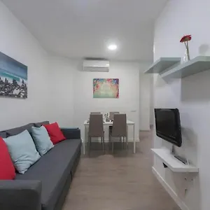And Calm Near Retiro, Gra Apartment *