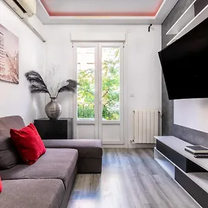 Cozy & Minimal Seasonal Apartment Madrid