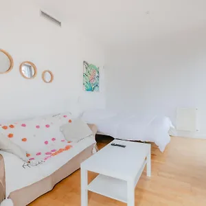 Apartment Cozy Modern In Madrid
