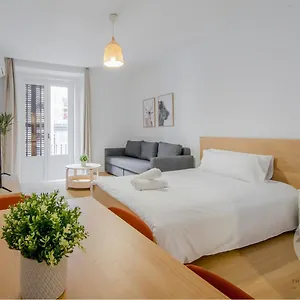 Tu Balcon En 3, Carretas 25 * Madrid