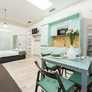 Cozy Retreat Wifi - Free Parking Apartment