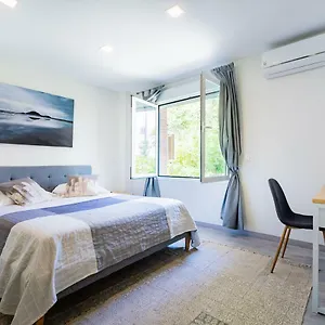 Exclusive Quietness In The Heart Of With Public Parking, Breakfast, 2 Bathrooms *