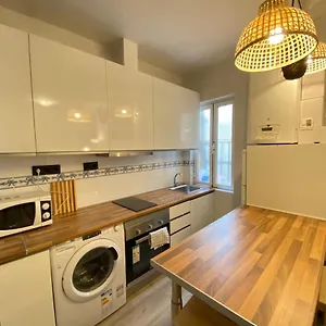 Apartment Homestay Herminiopuertas *