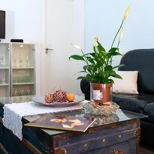 Modern And Neoclassical Flat *