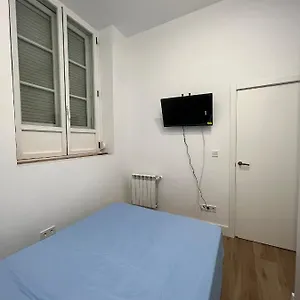 Roomstay Plaza Castilla *