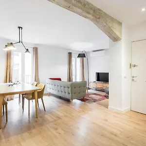 Modern & Chic 2br/2ba In Trendy Chueca Apartment