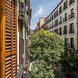 Near Gran Via Val27 *