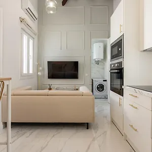 Apartment Deluxe. 2br 1bt. Elevator.