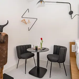 Apartment Centric Creative *
