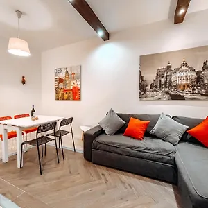 Fee4me. Amazing In The Heart Of Lavapies *