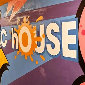 Hostel Arc House Pop Art