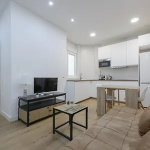 Apartamento Avila Calle, Precioso Estudio En Santiago Bernabeu-estrecho En Segundo Piso Sin Ascensor Madrid
