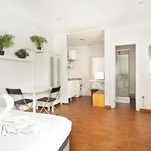 Centrally Located In - 382 Madrid