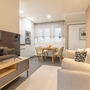 Modern In La Latina For 3 - Vibrant Location Latina Toledo Vii Apartment *