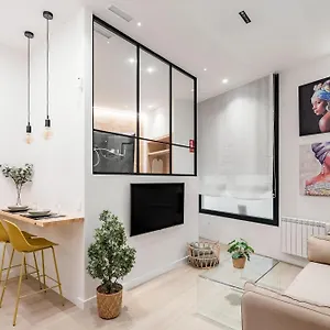 Charming Almudena Apartment *