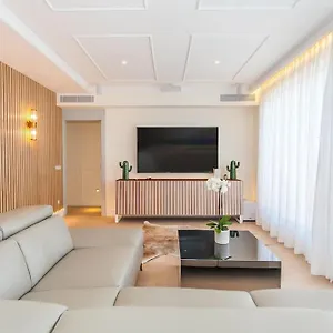 Apartment Penthouse Private Jacuzzi Castellana Madrid